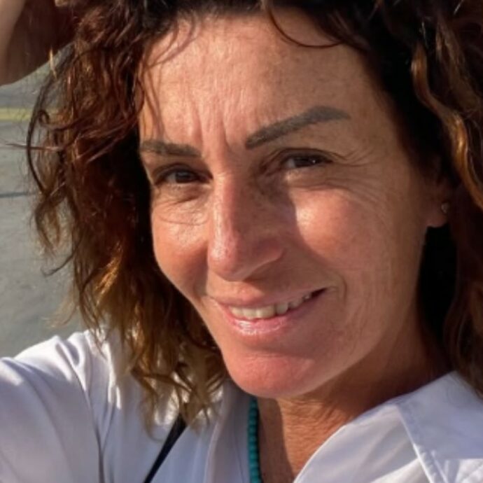 “Sei passivo-aggressiva, fredda e malmostosa. A 50 anni non hai un perché”: Cristina Plevani “massacrata” dagli hater. Lei replica così