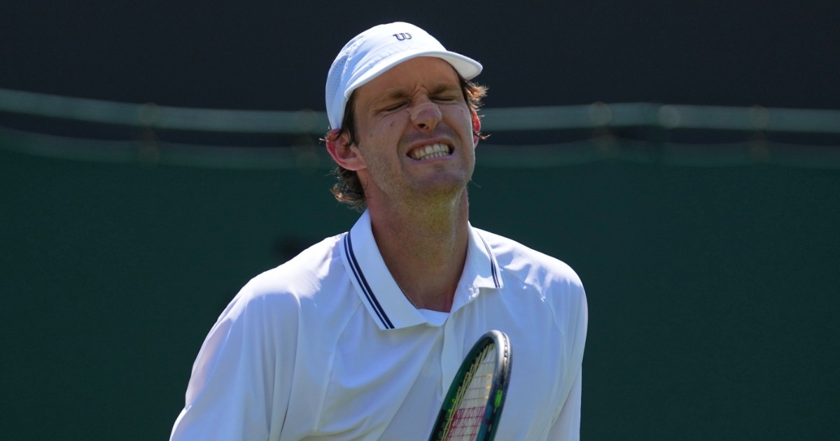 Un anno fa la finale a Roma, poi cosa è successo a Jarry? Il tennista svela come le vertigini improvvise lo abbiano portato fino alla depressione Un anno fa la finale a Roma, poi cosa è successo a Jarry? Il tennista svela come le vertigini improvvise lo abbiano portato fino alla depressione