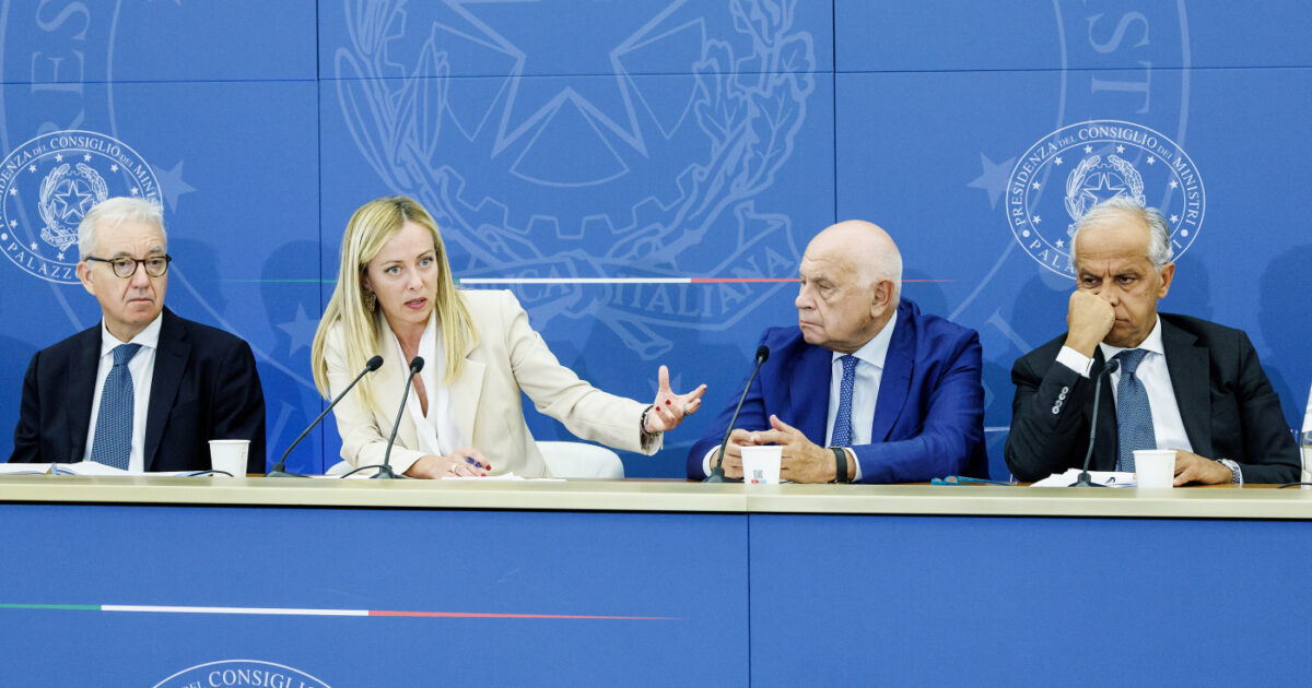 almasri le opposizioni all8217attacco del governo conte a meloni ti vanti vergogna schlein venga in aula