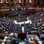 Copertina di Caso Almasri: 5 sedute, ministri invitati a “fornire chiarimenti” e 3 voti distinti. Entro ottobre la decisione. I tempi