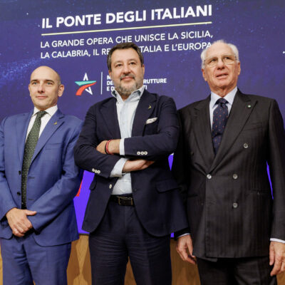 Copertina di Ponte sullo Stretto, ultimo ok del governo. Salvini: “Cantieri tra settembre e ottobre”. E annuncia: “Ci sarà una metropolitana con 3 fermate”
