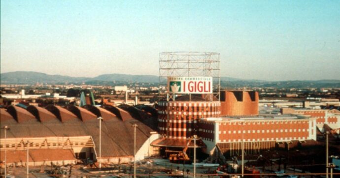 “Lavoratrice di Ovs protesta per l’apertura del negozio a Ferragosto e viene licenziata”. Ma per l’azienda “ha rubato”