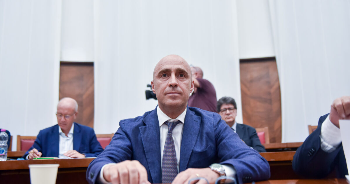 ex ilva il sindaco di taranto rifiuta l8217accordo col governo lacunoso e privo di garanzie serve una legge speciale