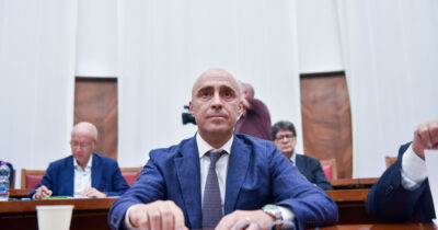 Copertina di Ex Ilva, il sindaco di Taranto rifiuta l’accordo col governo: “Lacunoso e privo di garanzie, serve una legge speciale”