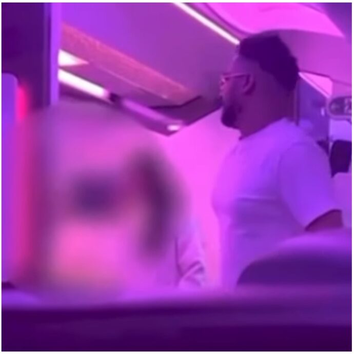 “Sarai trascinata per i capelli, violentata da un gruppo di persone e data alle fiamme”: un passeggero ubriaco in aereo minaccia pesantemente una hostess