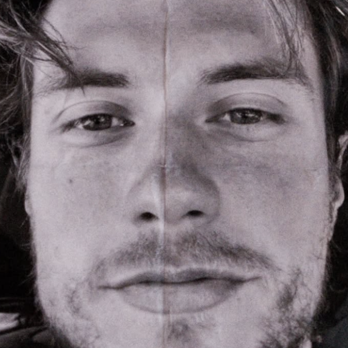 “Non ho sette vite come i gatti, ma un paio di pa**e belle grosse, quelle sì. Ciao depressione, non chiamarmi per un po’”: così Benjamin Mascolo