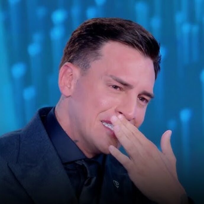 Alessandro Basciano agli arresti domiciliari: non si è presentato a Milano per l’applicazione del braccialetto elettronico. L’avvocato: “Abita alle Canarie”