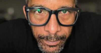 Copertina di Jay Blades è stato accusato di stupro: il conduttore televisivo decorato dalla regina Elisabetta è nei guai