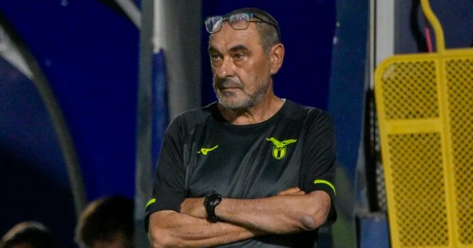 “Non siete quelli visti domenica”: cosa ha detto Sarri ai suoi dopo la sconfitta contro il Como