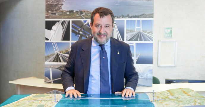 Ponte sullo Stretto, il piazzista Salvini: “Pronto nel 2032, come la Metro C”