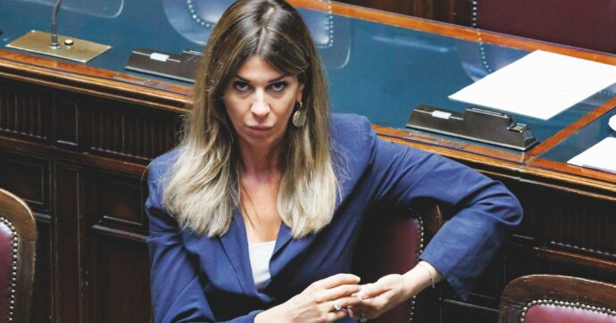 La lite con la compagna deputata Siracusano