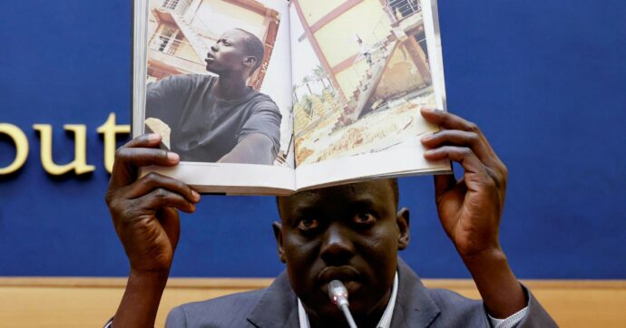 Scandalo Almasri, il legale del torturato: “La premier ha confessato, anche lei ora va incriminata”