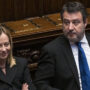 Copertina di Ponte sullo Stretto, sì al progetto definitivo. Meloni: “Ora arriva il difficile”. E Salvini si ispira a Lunardi