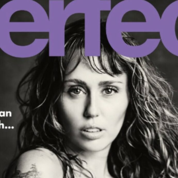 “Anche se sono nuda si percepisce un certo livello di potenza”: Miley Cyrus appare senza veli per “Perfect” (e c’è lo zampino di un italiano)