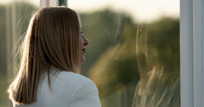 Meloni sui social attacca opposizioni e giudici. Conte: ‘Ecco l’elenco dei suoi fallimenti’. Schlein: ‘Da lei frasi eversive’