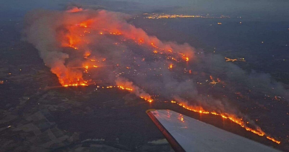 il sud della francia assediato dagli incendi 16mila ettari in fumo case distrutte e migliaia di persone in fuga