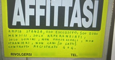 Copertina di “Ampia stanza, 500 euro mensili, solo uomini, non omosessuali, non stranieri”: il cartello di affitto omofobo e razzista indigna il Web e non solo