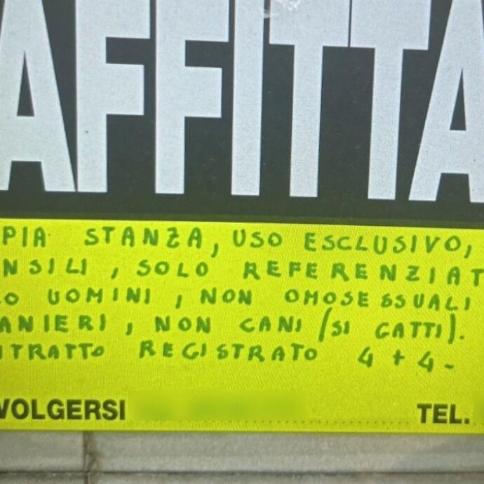 “Ampia stanza, 500 euro mensili, solo uomini, non omosessuali, non stranieri”: il cartello di affitto omofobo e razzista indigna il Web e non solo