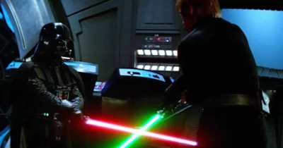 Copertina di La spada laser di Dart Fener di “Guerre Stellari” finisce all’asta per la cifra record di 2,6 milioni di euro