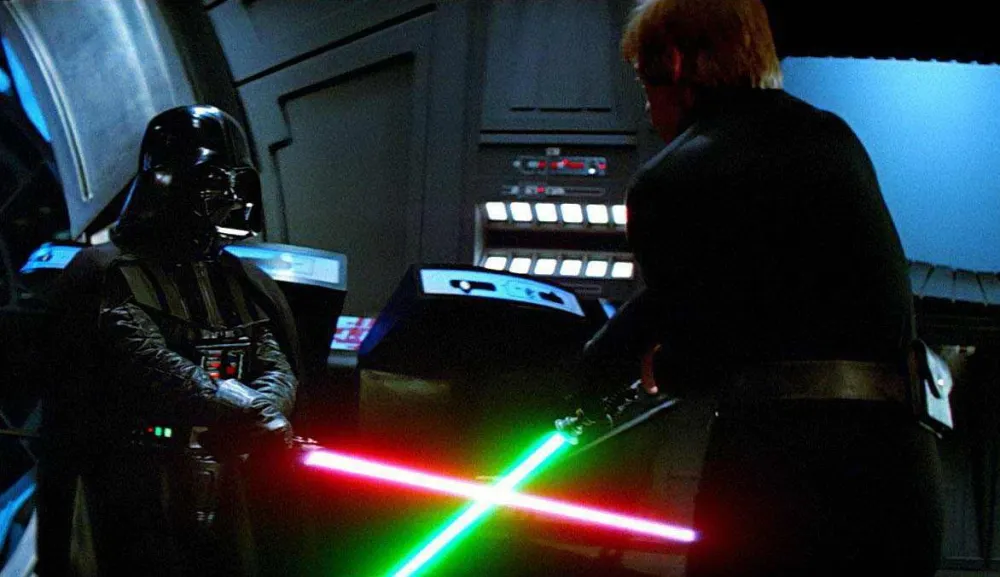 la spada laser di dart fener di guerre stellari finisce all8217asta per la cifra record di 26 milioni di euro