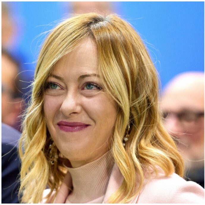Giorgia Meloni al concerto delle Blackpink con la figlia Ginevra: il motivo del look “strategico” della premier. Nel pubblico anche Michelle Hunziker
