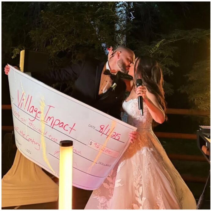 “Il matrimonio costava troppo. Abbiamo deciso di vendere biglietti ‘base’ e ‘vip’ agli invitati”: la particolare iniziativa di una coppia americana