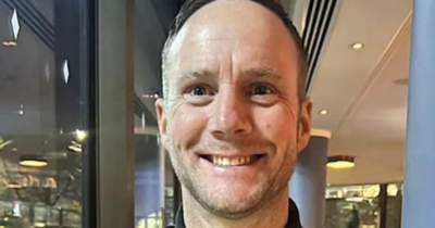 Copertina di “Al concerto degli Oasis a Wembley, mio figlio Lee è scivolato sulla birra. Ci sono dubbi sulle barriere e la sicurezza”: lo rivela il padre del fan morto