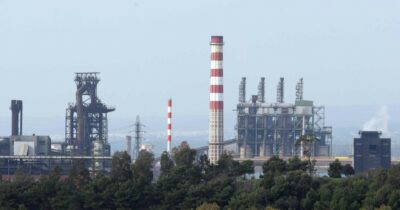 Copertina di Ex Ilva: Taranto non firma accordo, ma Urso tira dritto