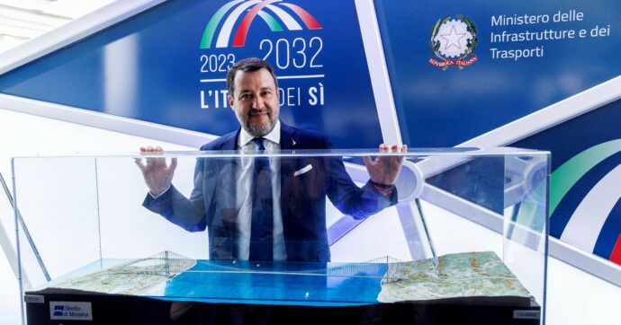 Salvini contrario, il Pd a favore: le giravolte dei partiti sul Ponte di Messina