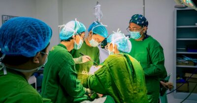 Copertina di “Un dente rotto si è infettato e mi ha causato un ascesso al cervello. Ora faccio fatica a parlare e muovermi”: la storia di Graham Bell