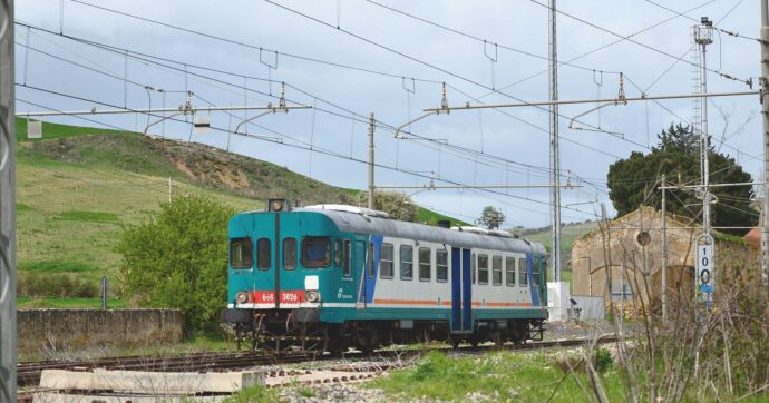 Ponte sullo Stretto, calabria e Sicilia tra treni lumaca e strade colabrodo