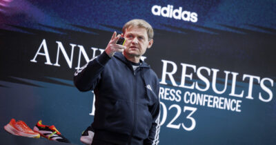 Copertina di Adidas si tira fuori dai contratti collettivi: “Abbiamo bisogno di flessibilità sugli stipendi”