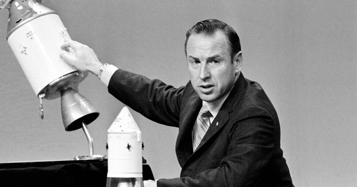 morto l8217astronauta jim lovell il comandante dell8217apollo 13 pronunci242 la frase houston abbiamo un problema