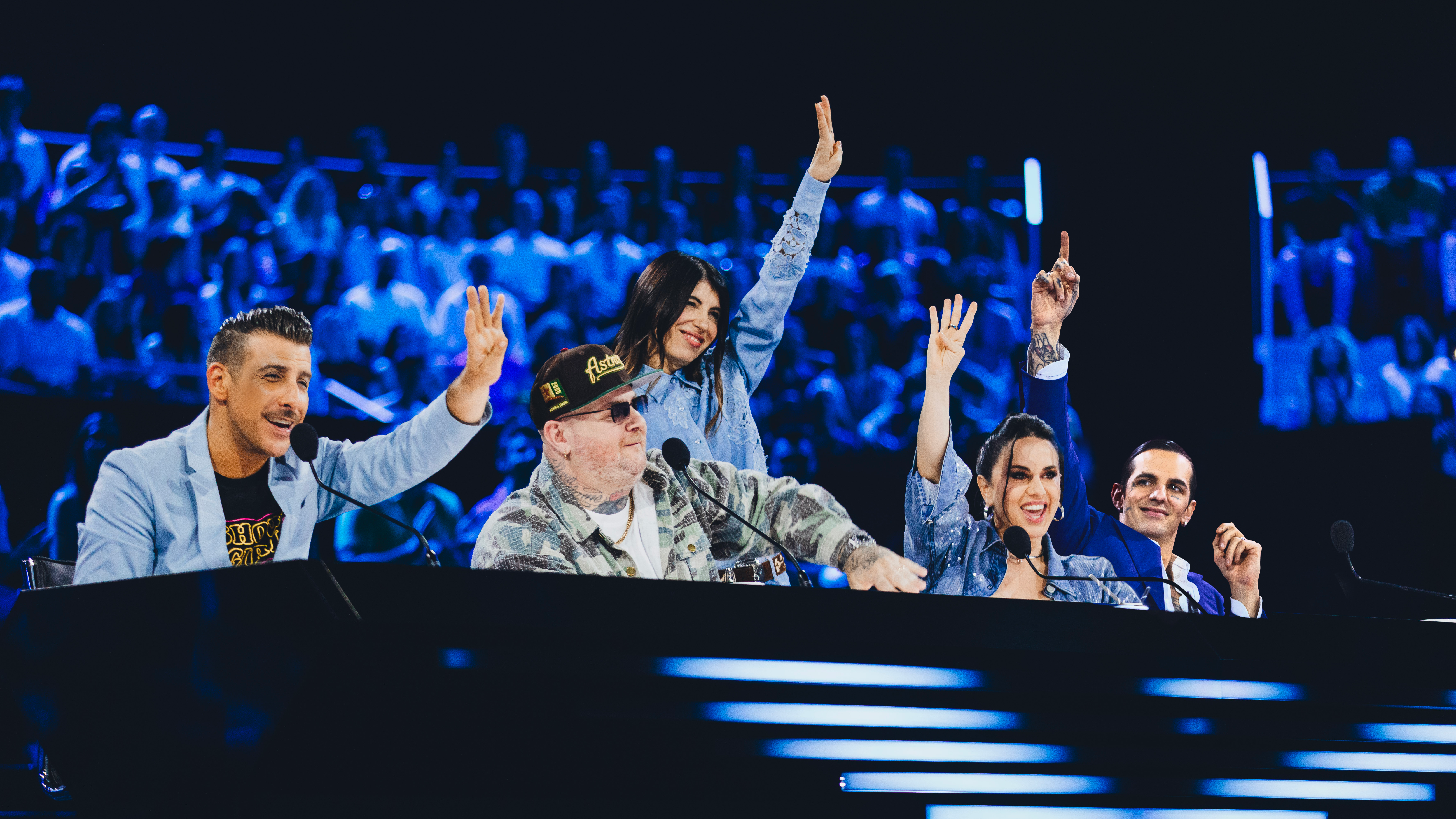 i giudici di x factor 2025 si scatenano con il karaoke di loretta goggi orietta berti e la carr224 8211 il video