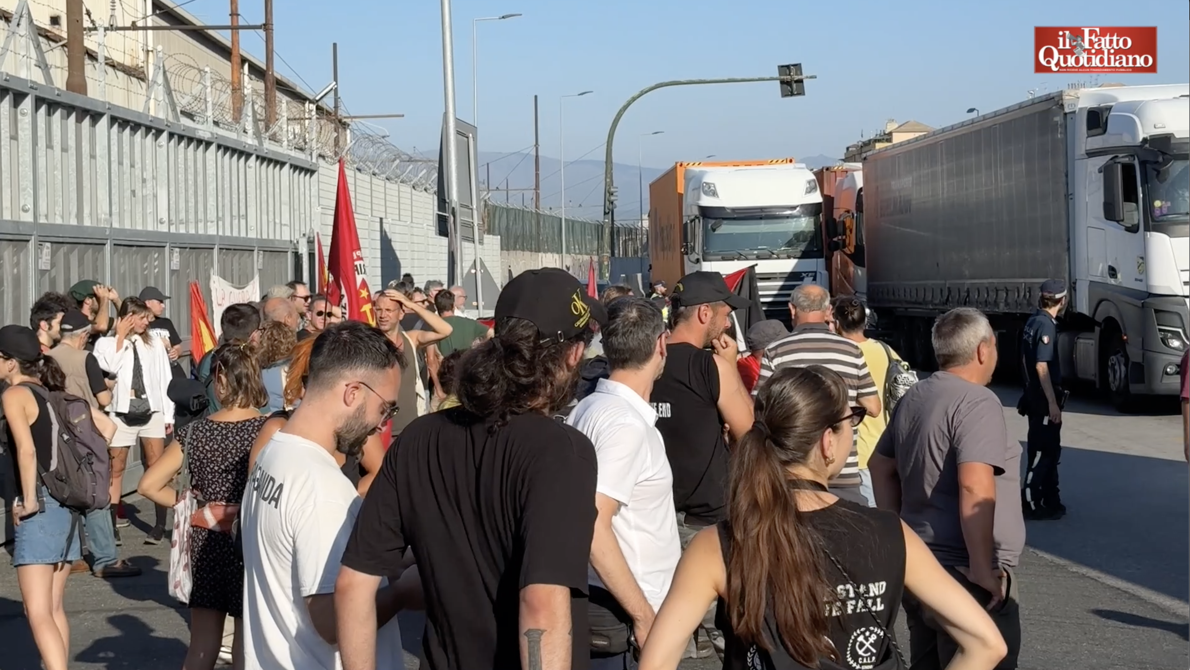 genova presidio dei portuali contro la nave saudita carica di armi non vogliamo lavorare in un hub di guerra