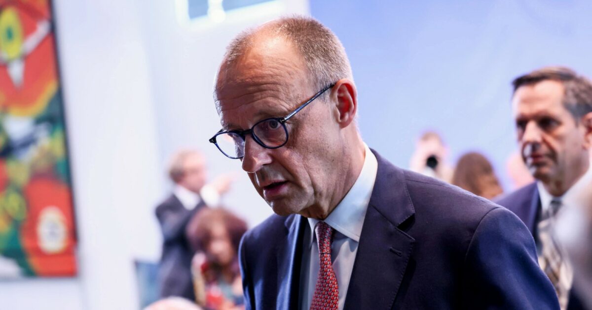 Berlino cambia rotta: Merz apre all’uso degli asset russi per un maxi prestito da 140 miliardi all’Ucraina