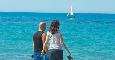 Copertina di La poraccitudine va in ferie (e senza  vendersi un rene…)