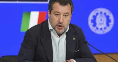 Copertina di Veneto, Salvini insiste per il candidato: “Qui la Lega ha una forza dirompente. Proporrò la lista Zaia agli alleati”
