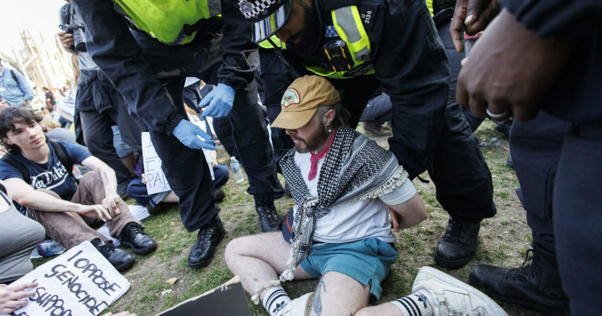 Londra, proteste contro la messa al bando del movimento pro Pal: 150 arresti per “sostegno al terrorismo” Londra, proteste contro la messa al bando del movimento pro Pal: 150 arresti per “sostegno al terrorismo”