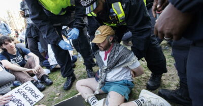 Copertina di Londra, proteste contro la messa al bando del movimento pro-Pal: 150 arresti per “sostegno al terrorismo”