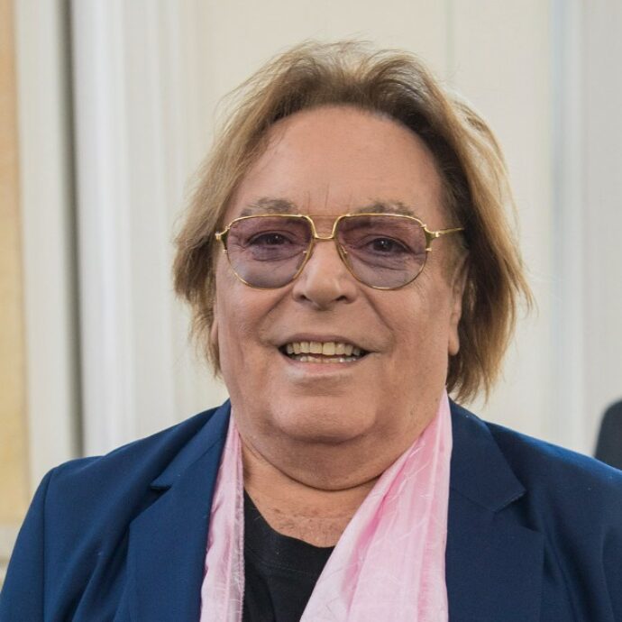 “Mi hanno messo nello stesso letto di Federico Fellini, lui poi è morto”: Leopoldo Mastelloni parla dall’ospedale dopo il ricovero per l’ictus