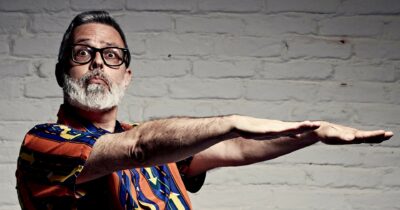 Copertina di Frankie hi-nrg mc: “L’esordio in tv ad ‘Avanzi’, io inginocchiato a Battiato e Sanremo svela la realtà”