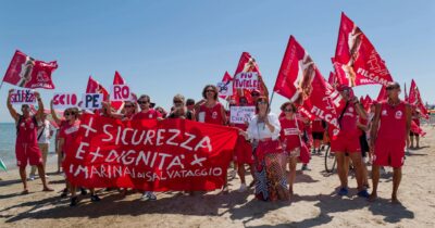 Copertina di Rimini, sciopero dei bagnini “Lasciateci la pausa pranzo”