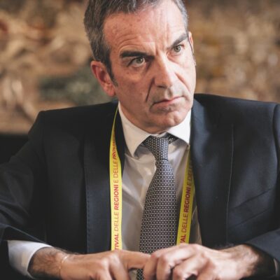 Copertina di Occhiuto, indagine sulla sua ex srl: tasse non pagate, ombre su fondi Ue