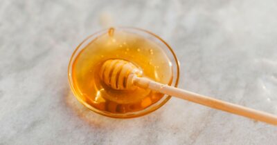 Copertina di “Possibile presenza di latte non dichiarato”: il Ministero della Salute richiama due lotti di miele Ambrosoli