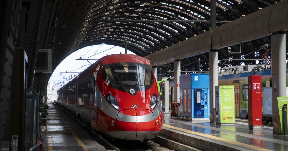 treni inizia il periodo da incubo sulla tratta roma milano da luned236 e fino al 22 agosto il viaggio durer224 cinque ore