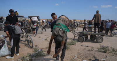 Copertina di Gaza, 27 palestinesi uccisi dall’alba, 11 cercavano aiuti. “Aumenta il numero dei bambini morti di fame: sono 100”