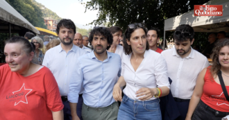 "Spiagge vuote? Salari fermi e ceto medio impoverito. E il governo?": Schlein all'attacco