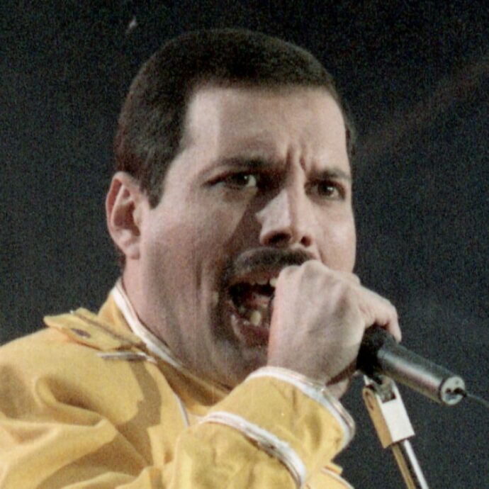 “Non volevo condividere mio padre con il mondo. Mentre tutti piangevano Freddie Mercury, io piangevo mio papà”: la figlia segreta del leader dei Queen rompe il silenzio