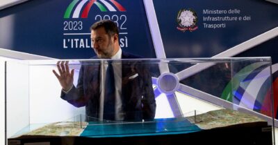 Copertina di Meeting di Rimini, la corsa agli spot: stand da record per Salvini